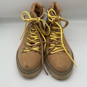 Madden Girl Tipper women’s hiking boots Tan 9.5 NWOT